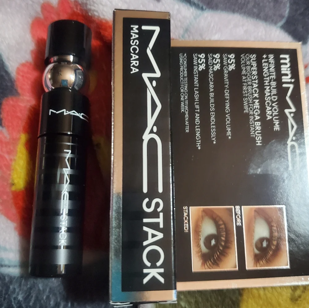 MAC Cosmetics Mini Stack Mascara in Bold Black. BNIB 0.27 OZ